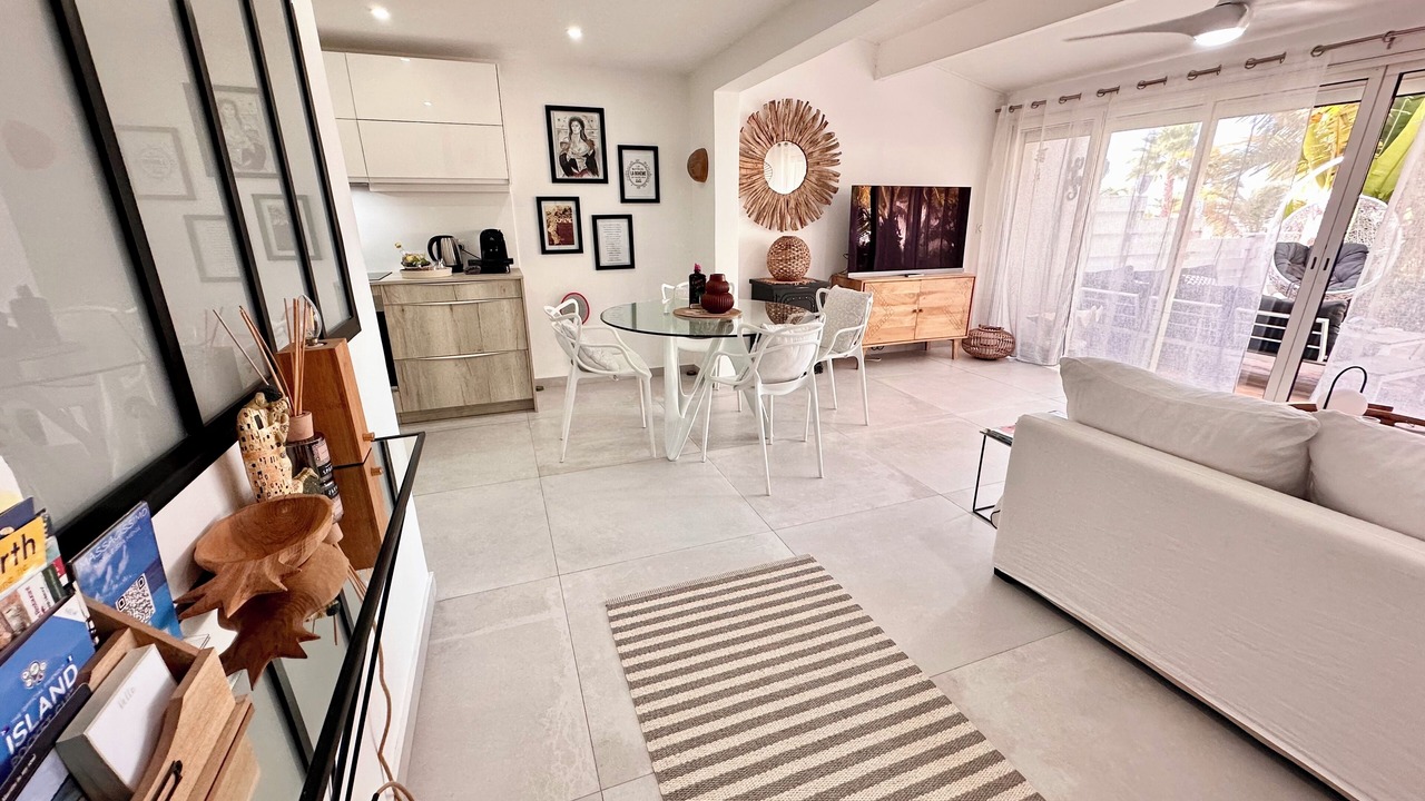 Photo of Livingroom in Nettle Bay