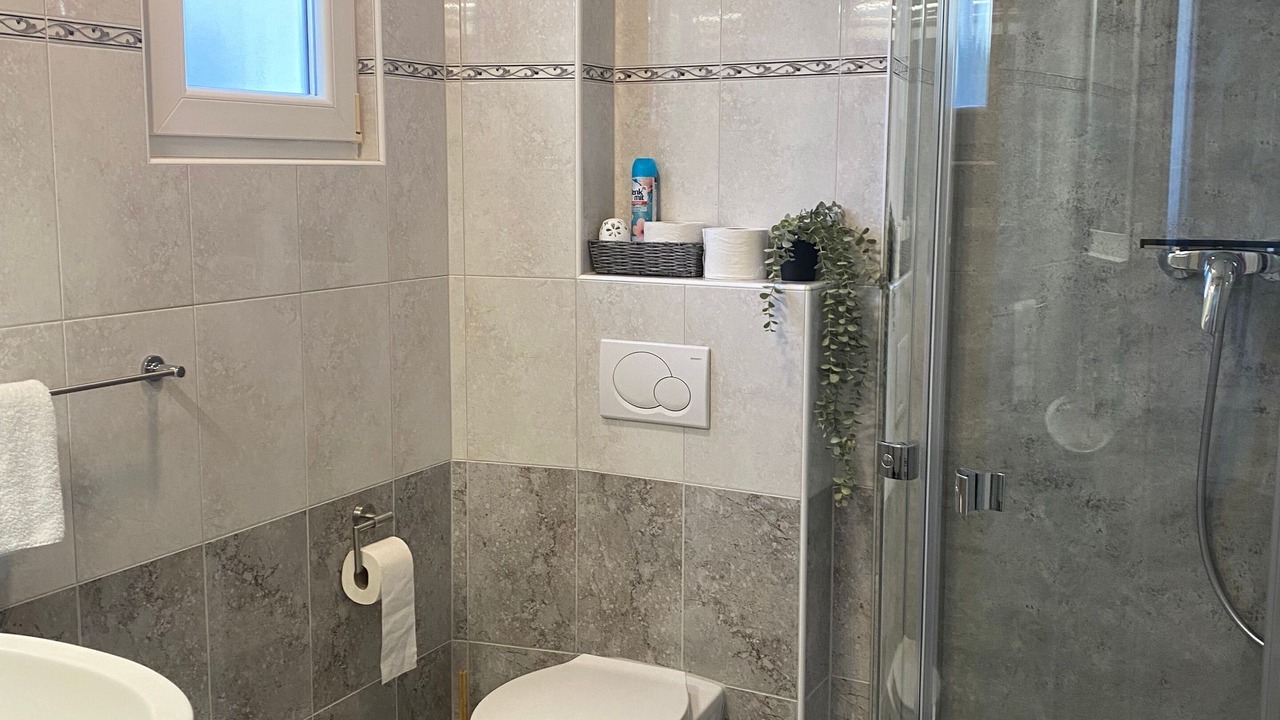 Photo of Bathroom in Rust