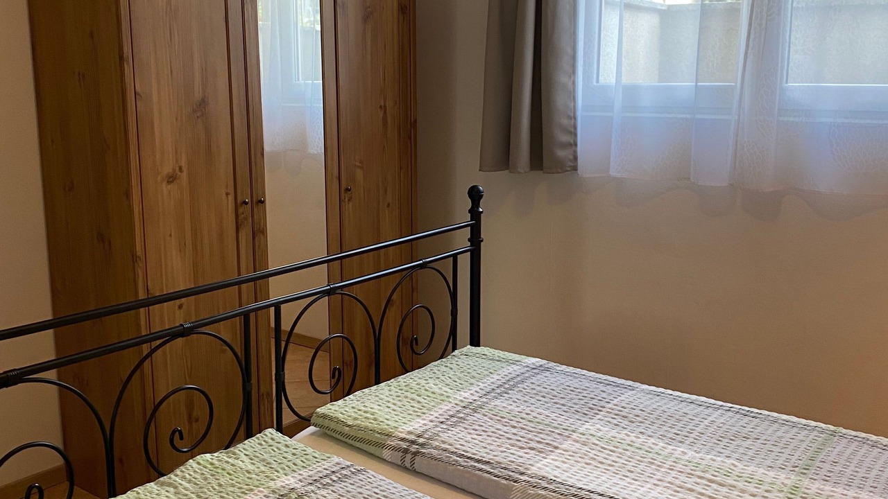 Photo of Bedroom in Rust