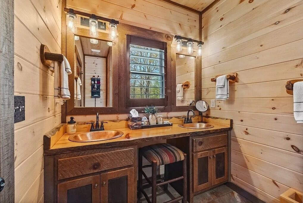 Photo of Bathroom in Cherry Log