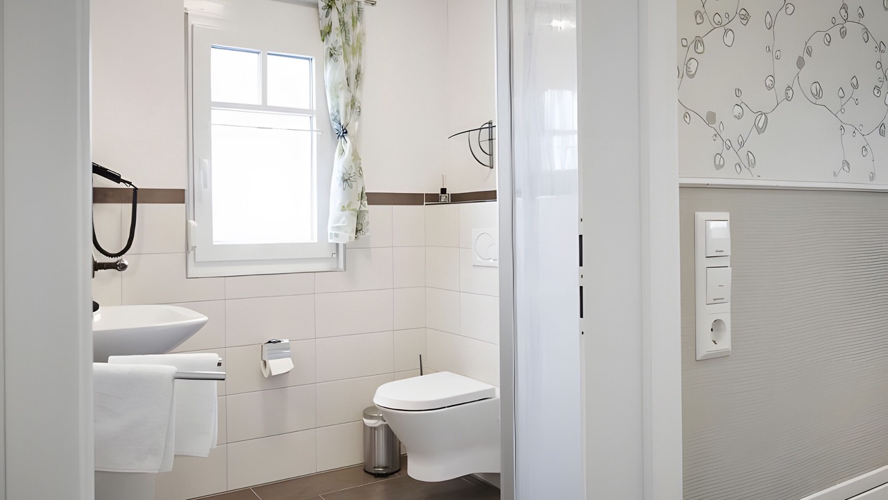 Photo of Bathroom in Rust