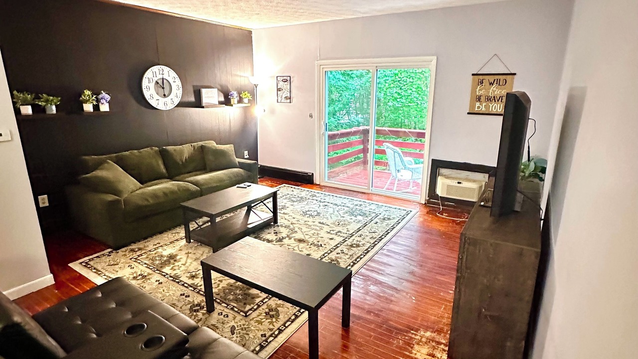 Photo of Livingroom in Montville