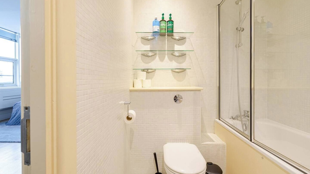 Photo of Bathroom in Wapping