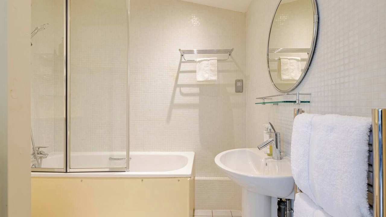 Photo of Bathroom in Wapping