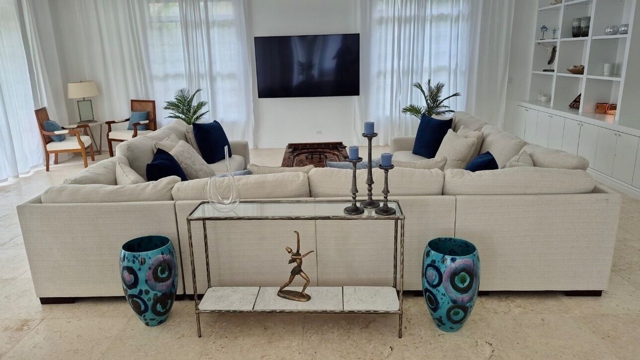 Photo of Livingroom in Lyford Cay