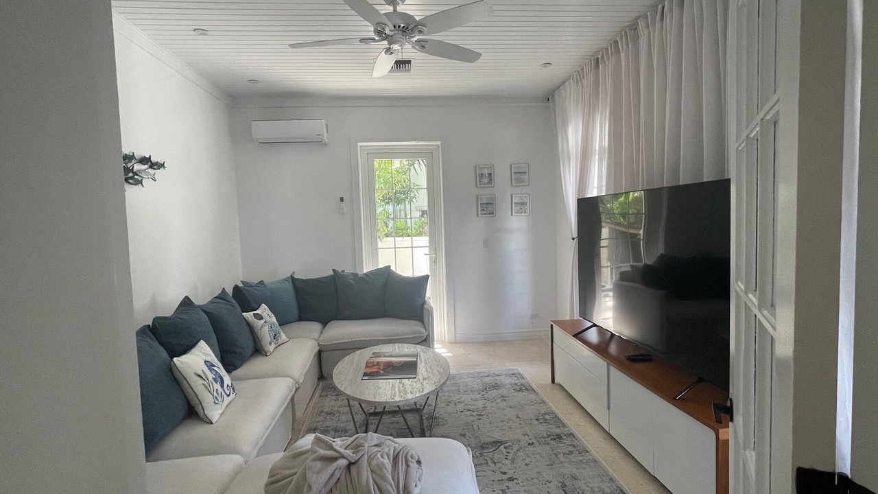 Photo of Livingroom in Lyford Cay