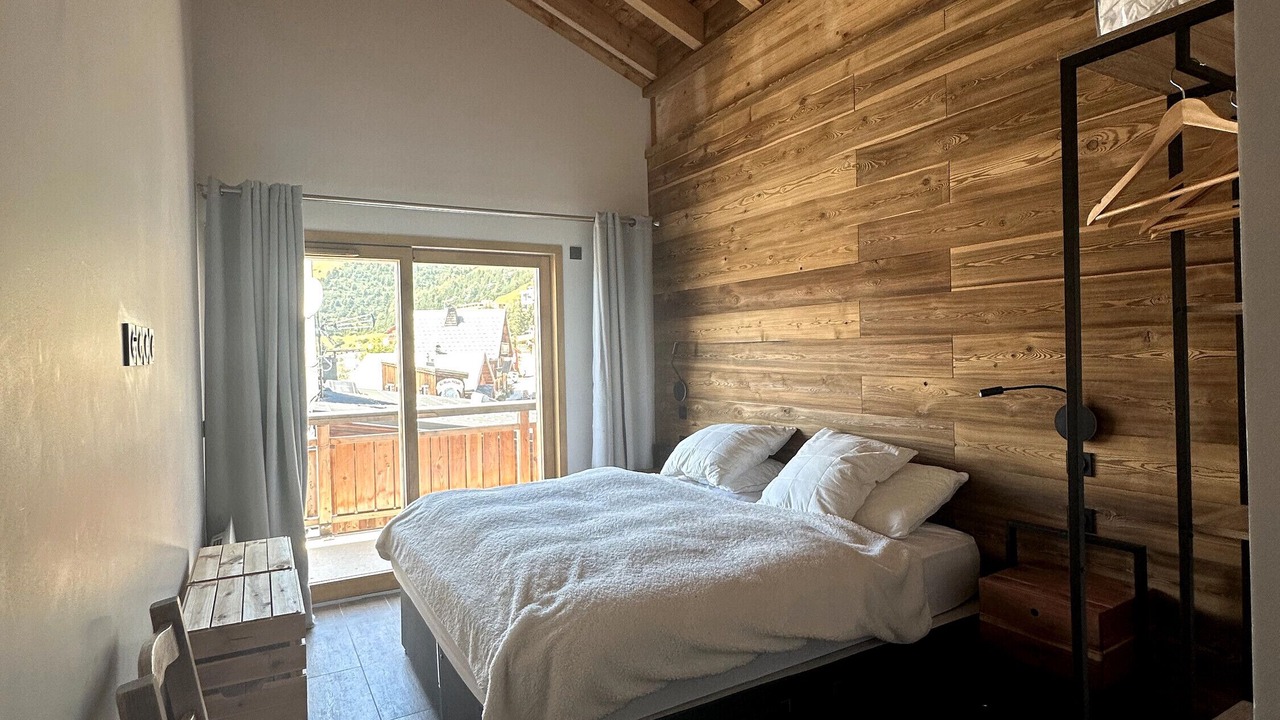 Photo of Bedroom in Eclose-Est