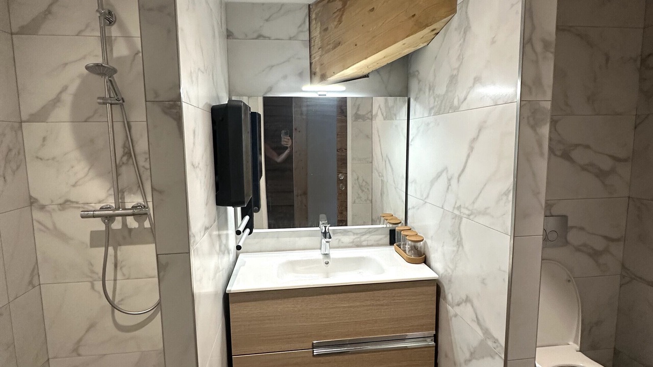 Photo of Bathroom in Eclose-Est