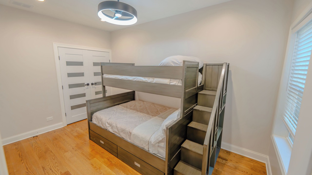 Photo of Bedroom in Rogers Park