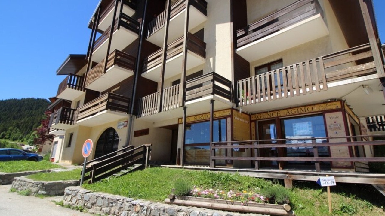 Photo of Outdoor in Auris