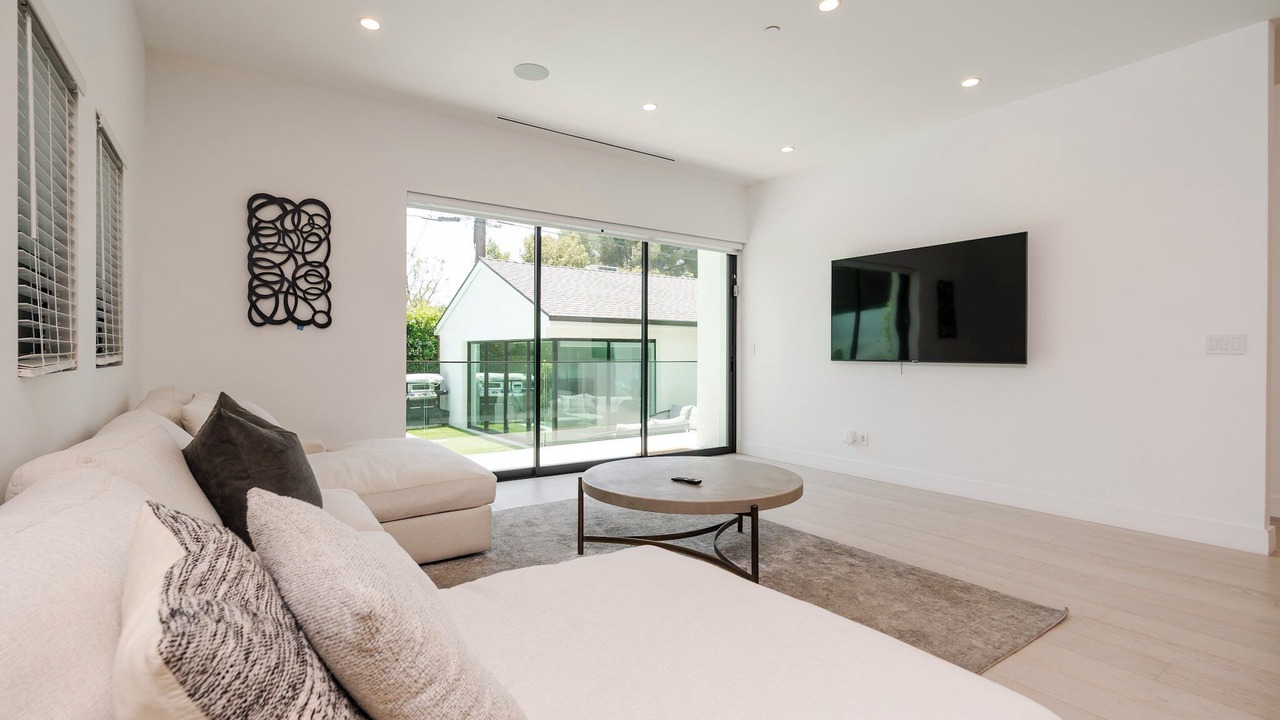 Photo of Livingroom in Valley Village