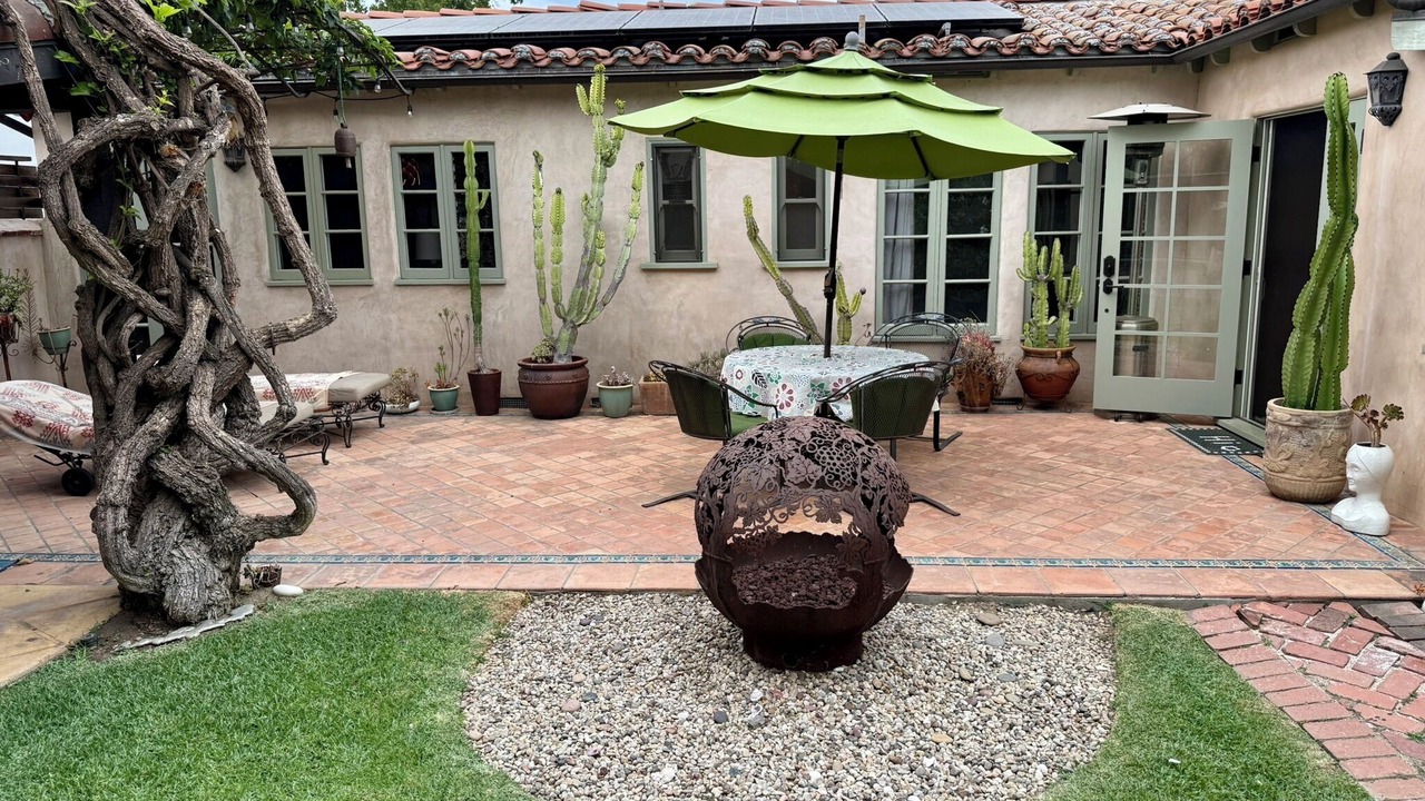 Photo of Patio Balcony in North of Wilshire