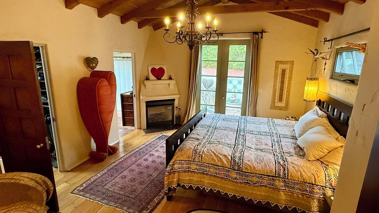 Photo of Bedroom in North of Wilshire