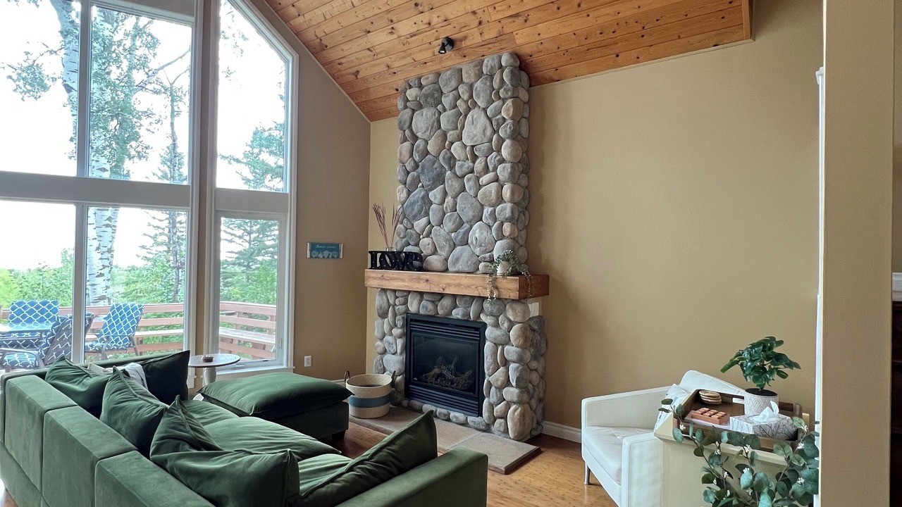 Photo of Livingroom in Division No. 8