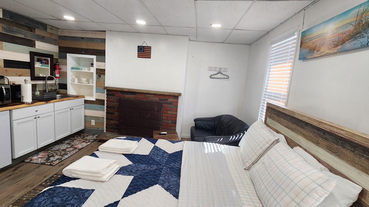 Photo of Bedroom in Stockade Historic District