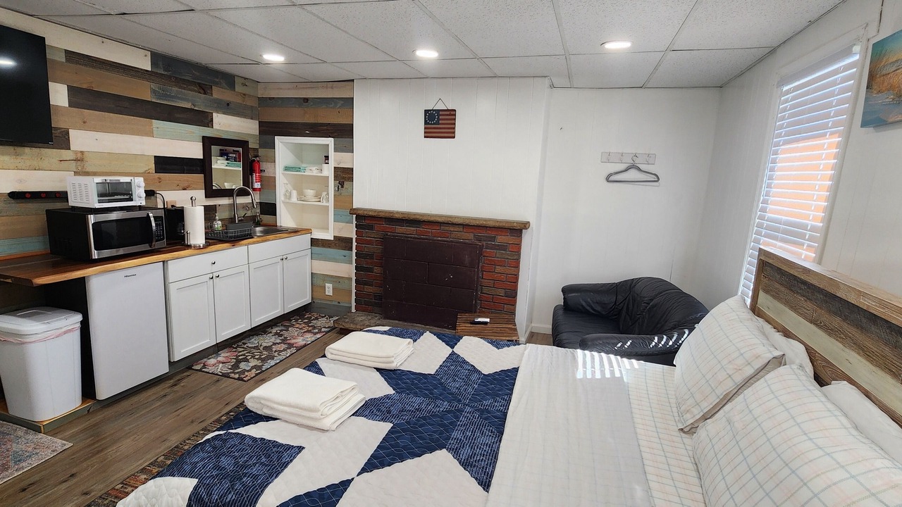 Photo of Bedroom in Stockade Historic District
