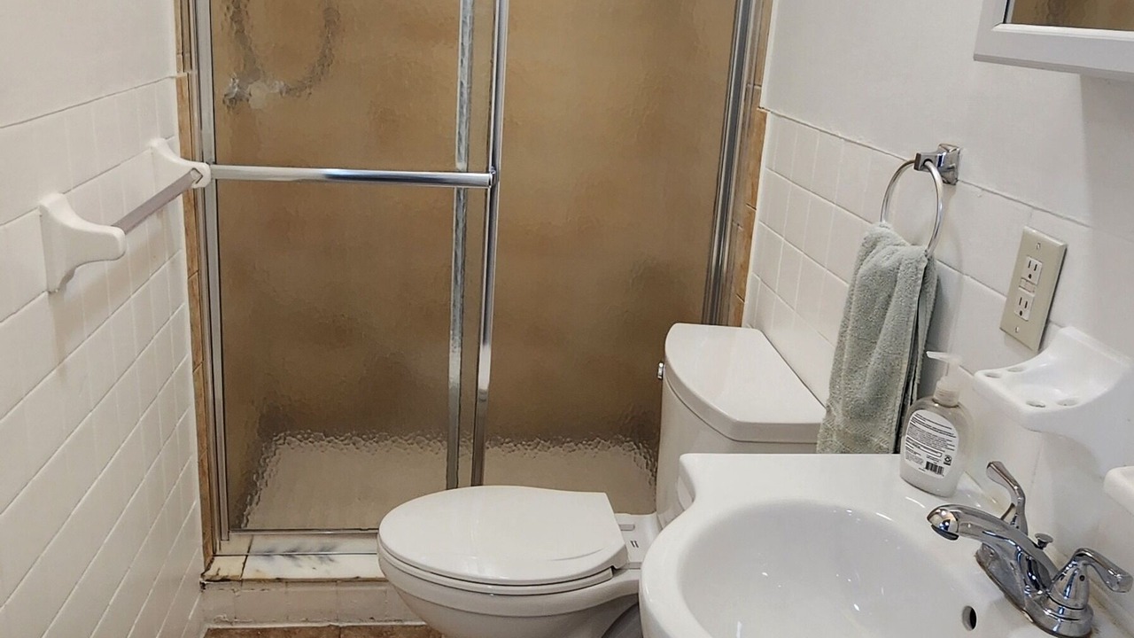 Photo of Bathroom in Stockade Historic District