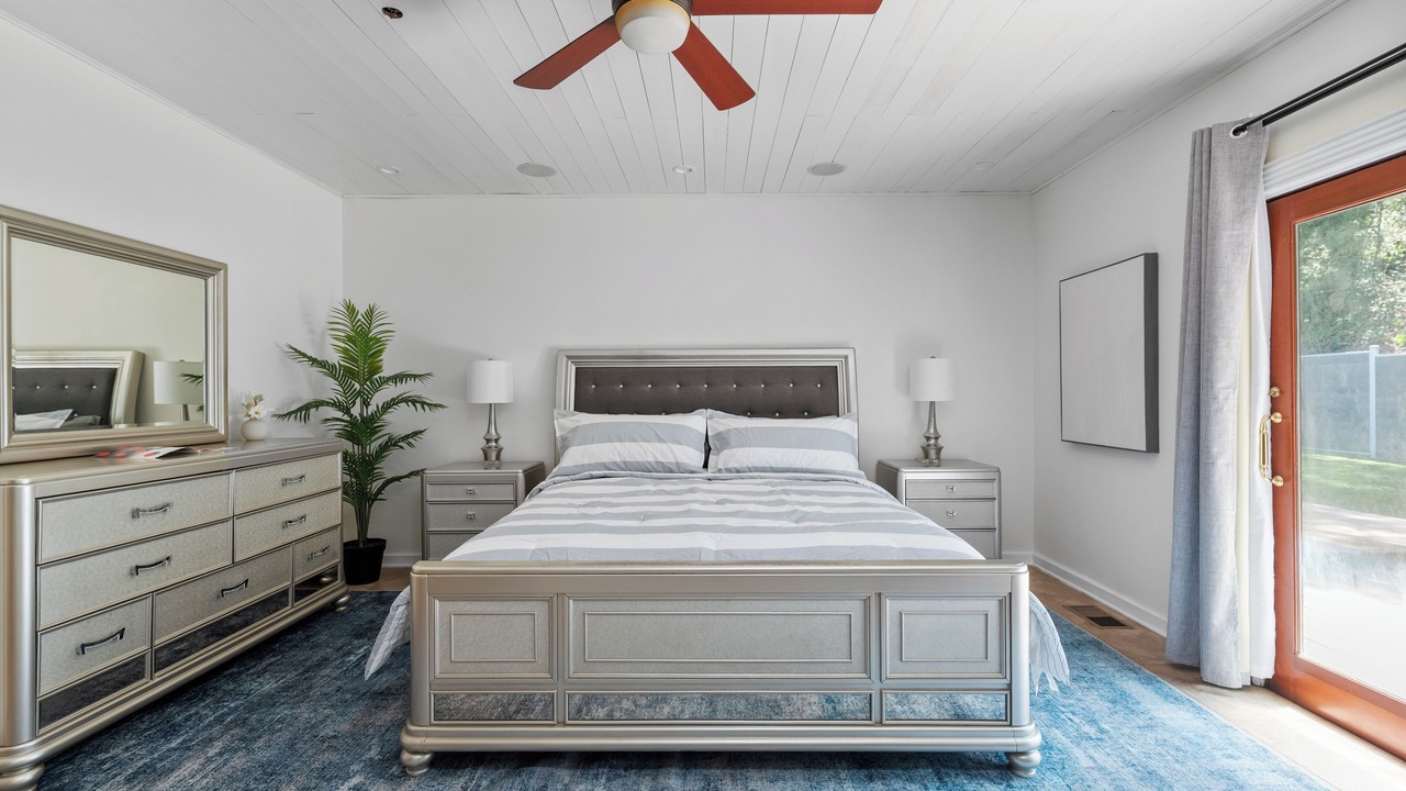 Photo of Bedroom in Glenoaks Canyon