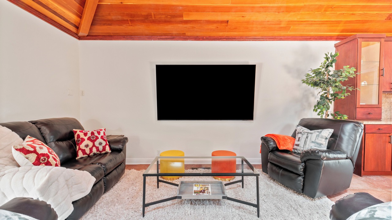 Photo of Livingroom in Glenoaks Canyon