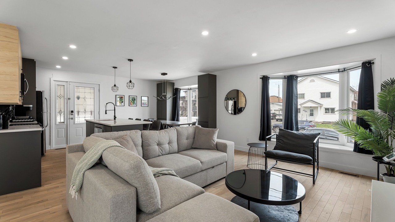 Photo of Livingroom in Longueuil