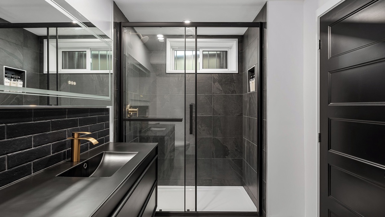 Photo of Bathroom in Longueuil