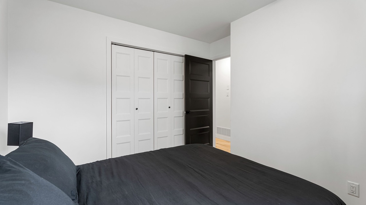 Photo of Bedroom in Longueuil