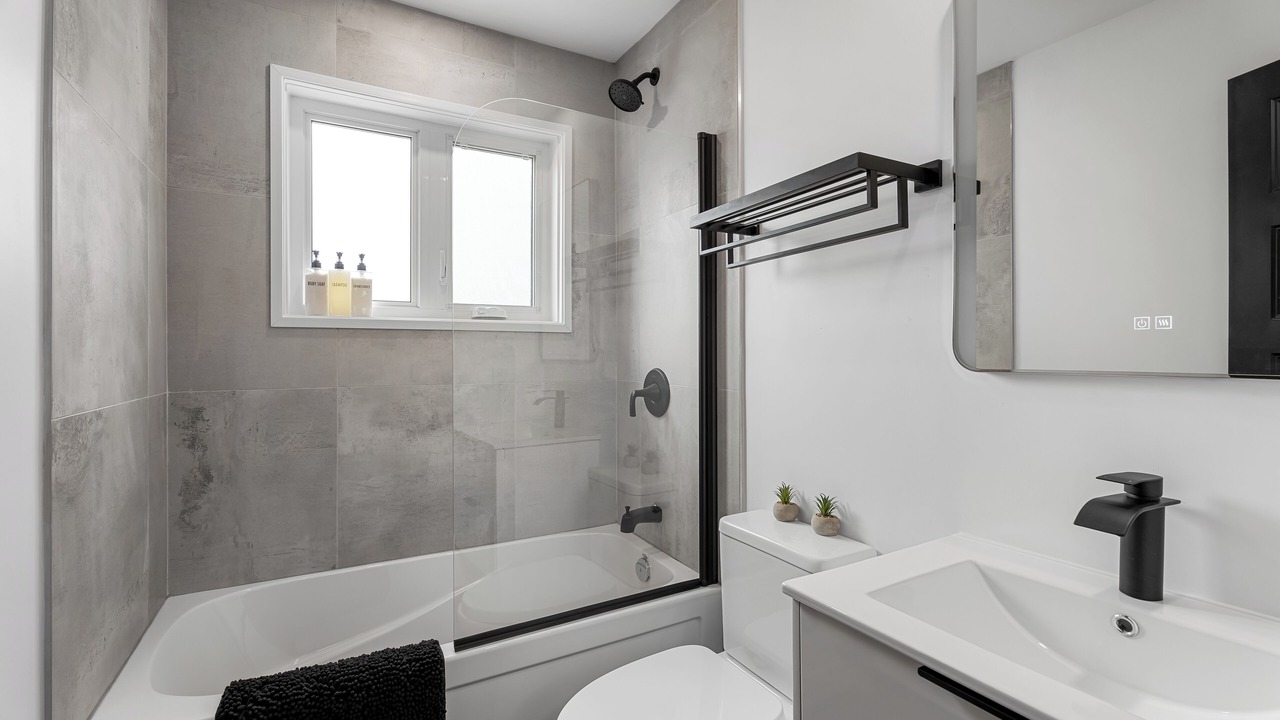 Photo of Bathroom in Longueuil