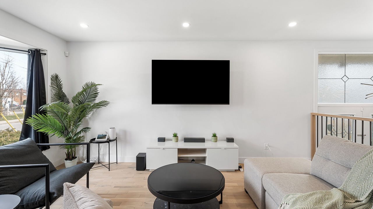 Photo of Livingroom in Longueuil