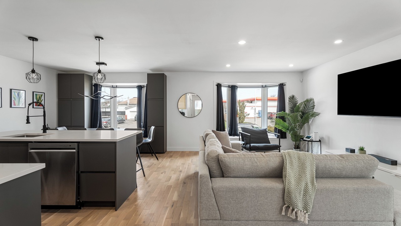 Photo of Livingroom in Longueuil