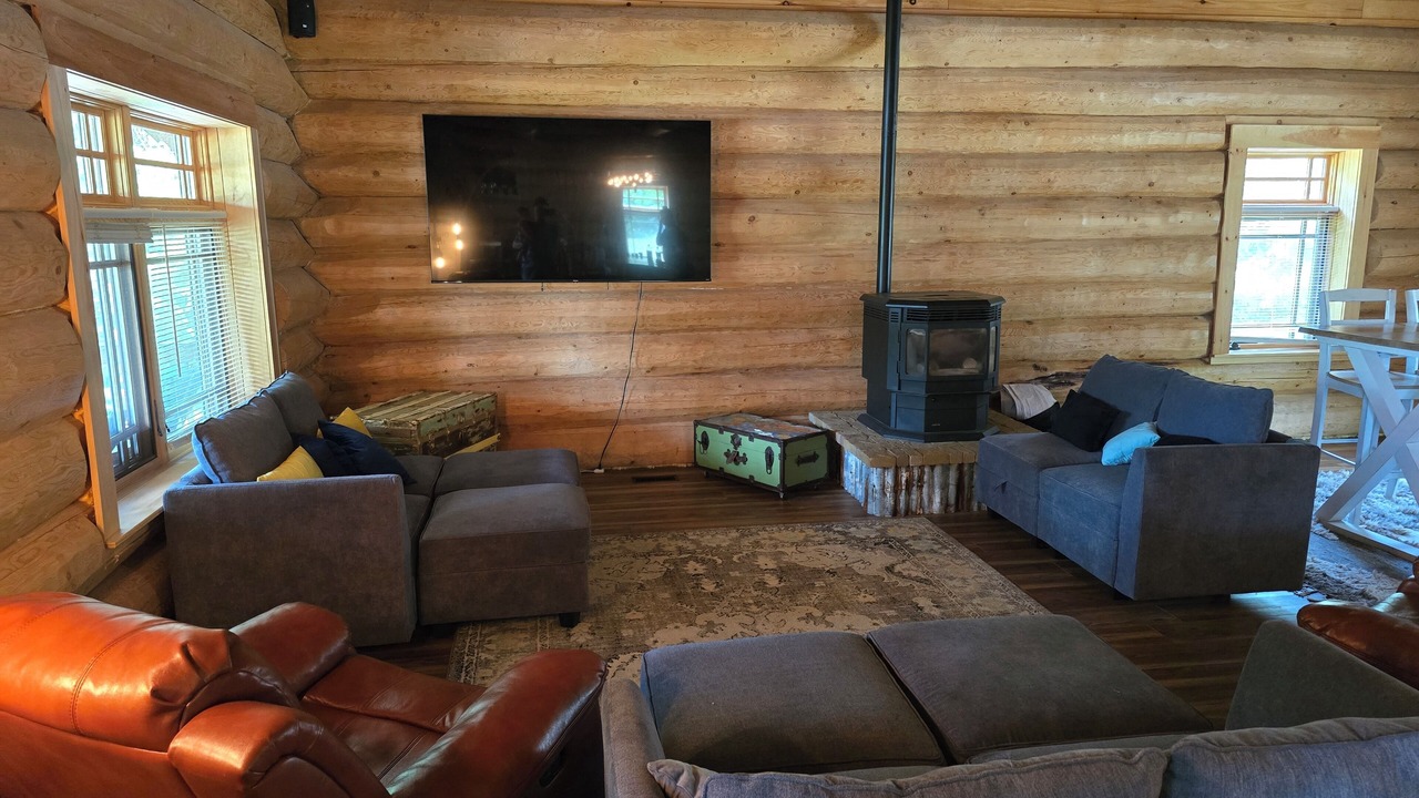 Photo of Livingroom in White Cloud