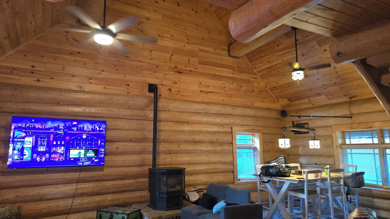 Photo of Livingroom in White Cloud