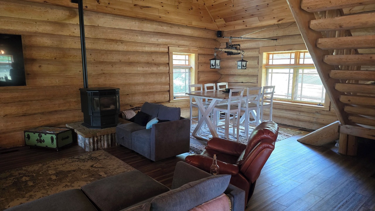 Photo of Livingroom in White Cloud
