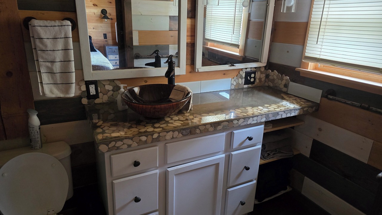 Photo of Bathroom in White Cloud