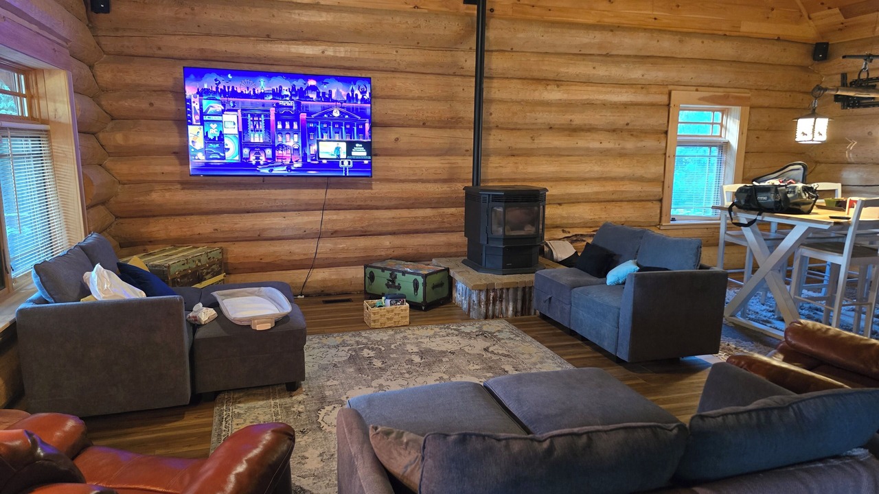 Photo of Livingroom in White Cloud