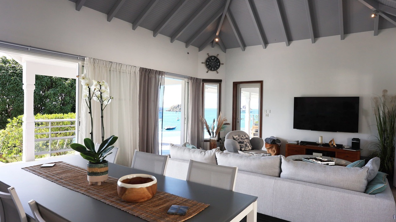 Photo of Livingroom in Public
