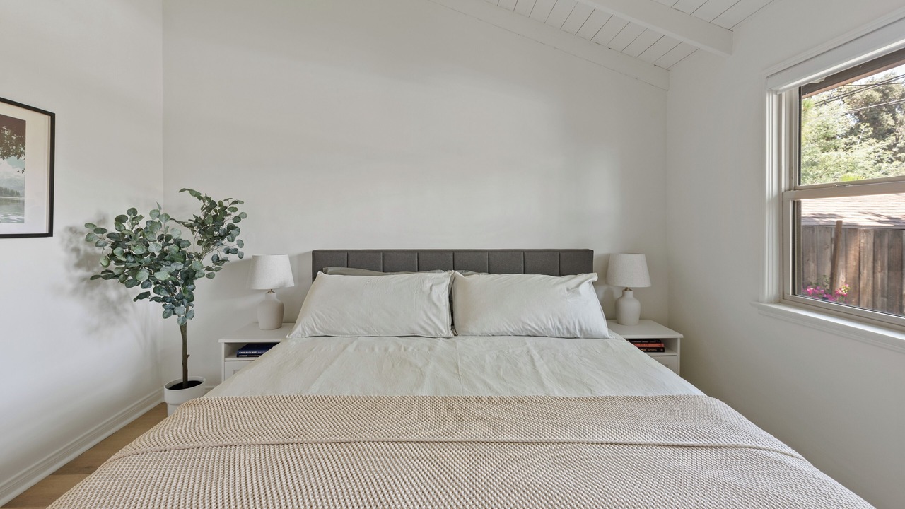 Photo of Bedroom in La Crescenta