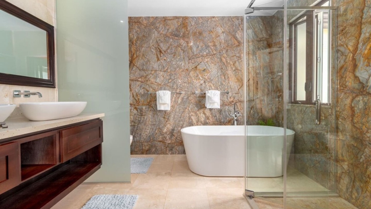 Photo of Bathroom in Tower Isle