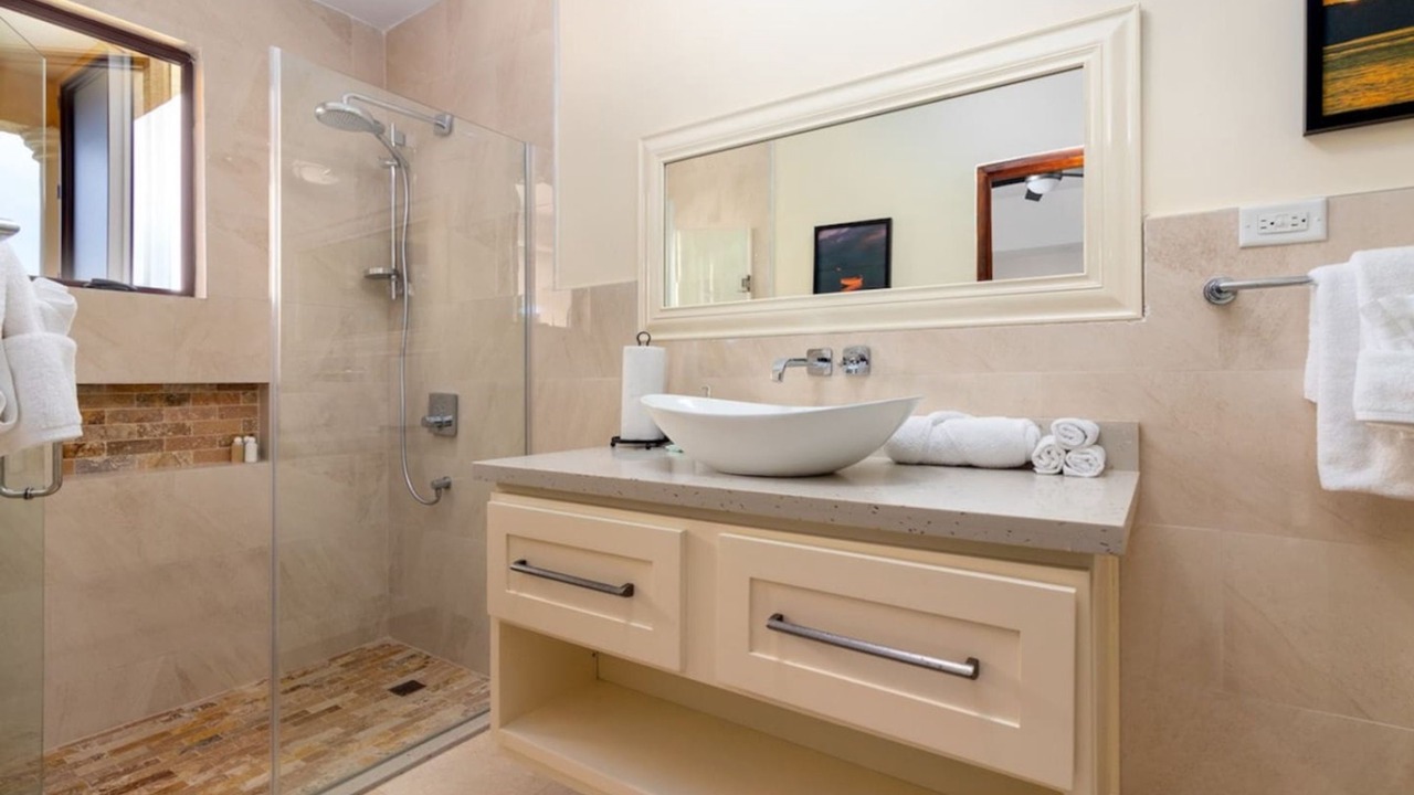 Photo of Bathroom in Tower Isle