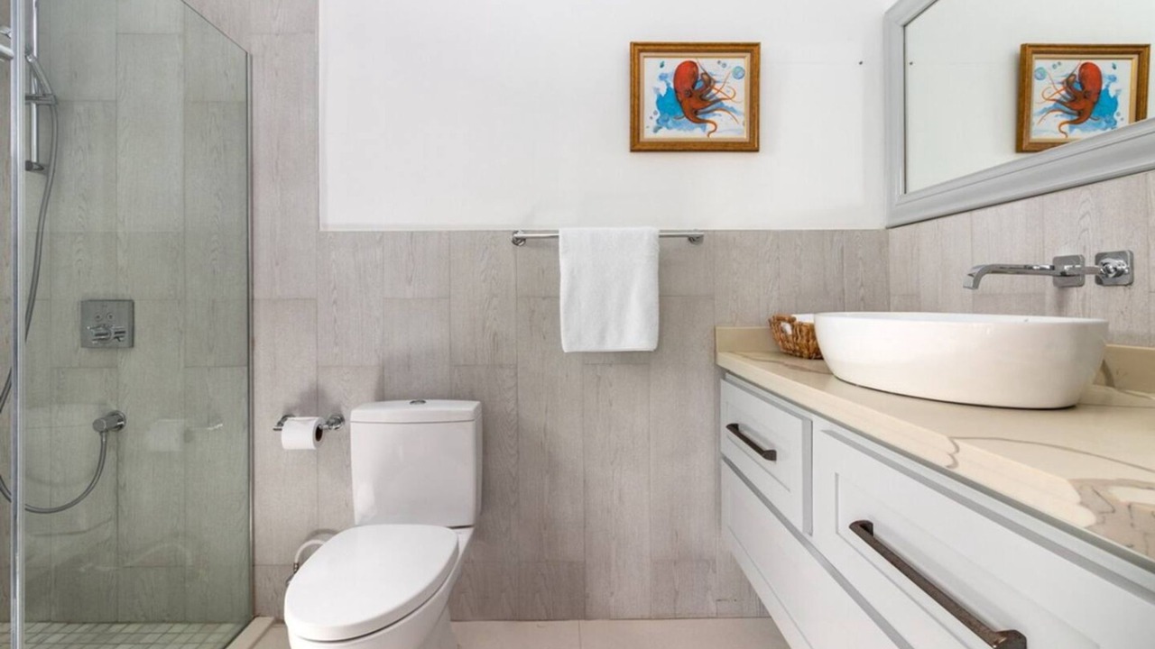 Photo of Bathroom in Tower Isle