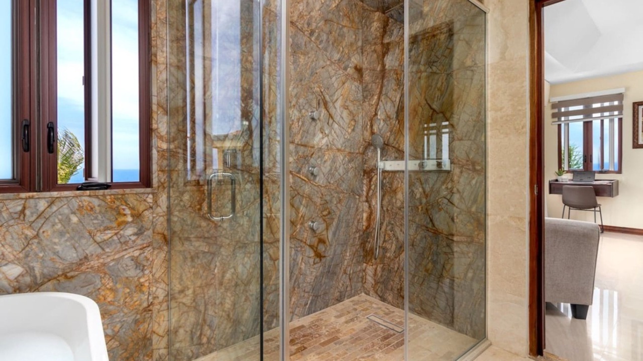 Photo of Bathroom in Tower Isle