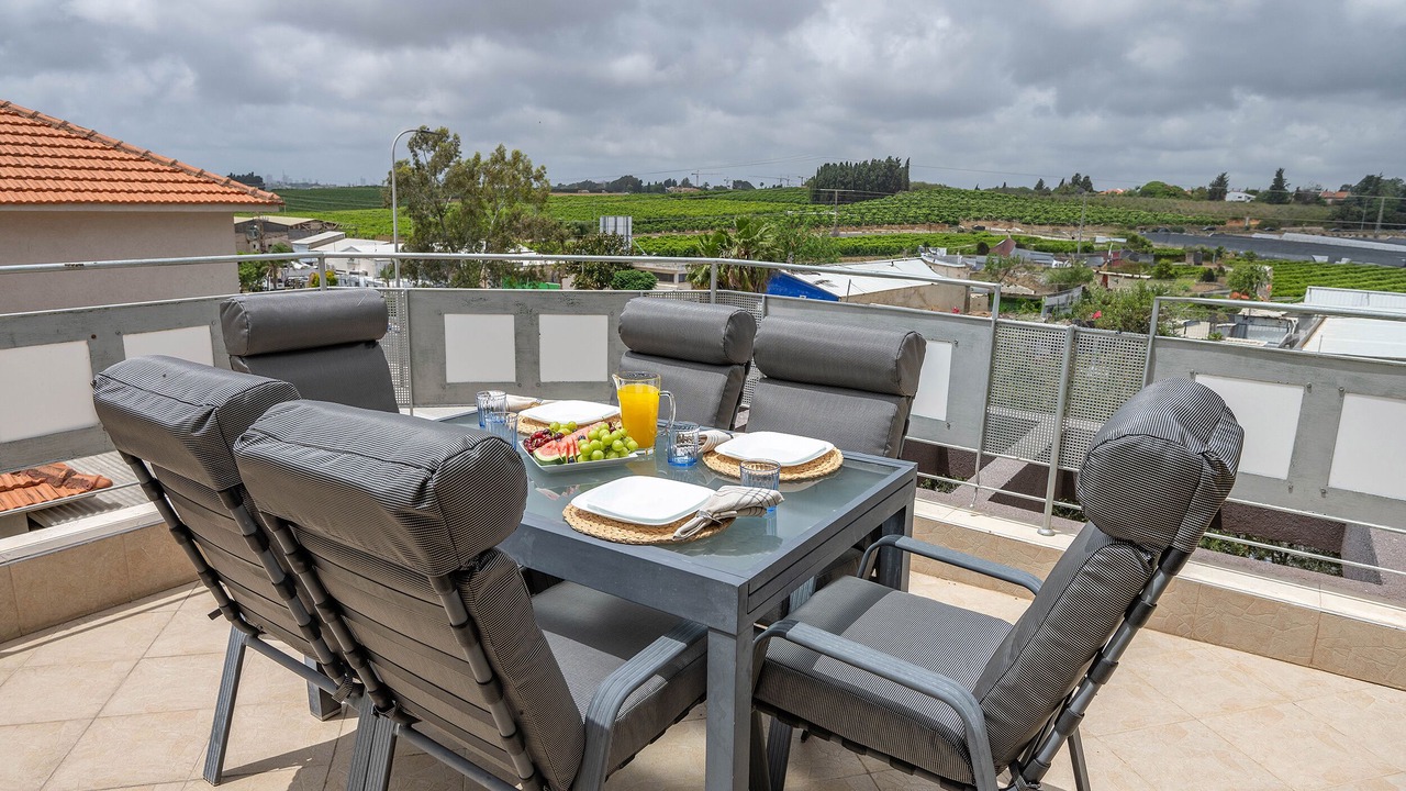 Photo of Outdoor in Tel Mond