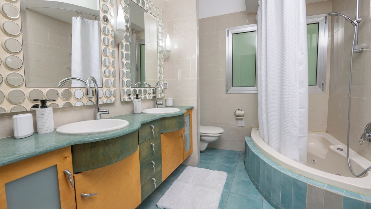 Photo of Bathroom in Tel Mond