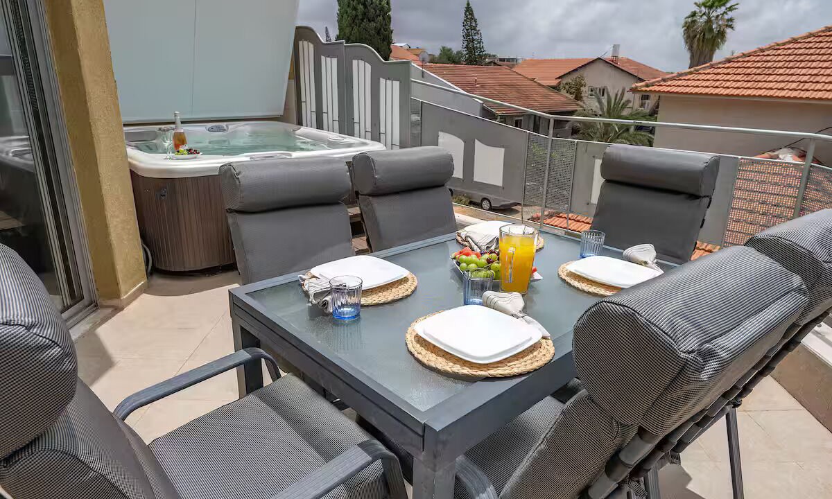 Photo of Outdoor in Tel Mond