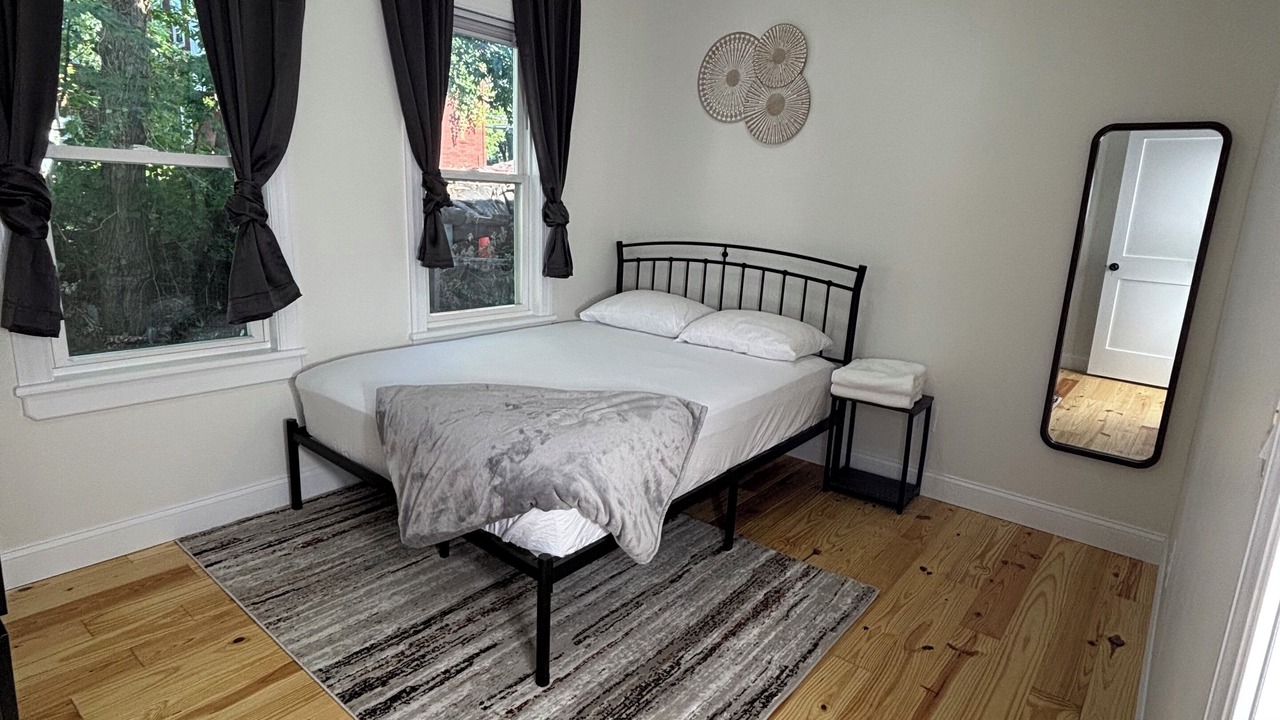 Photo of Bedroom in Stockade Historic District