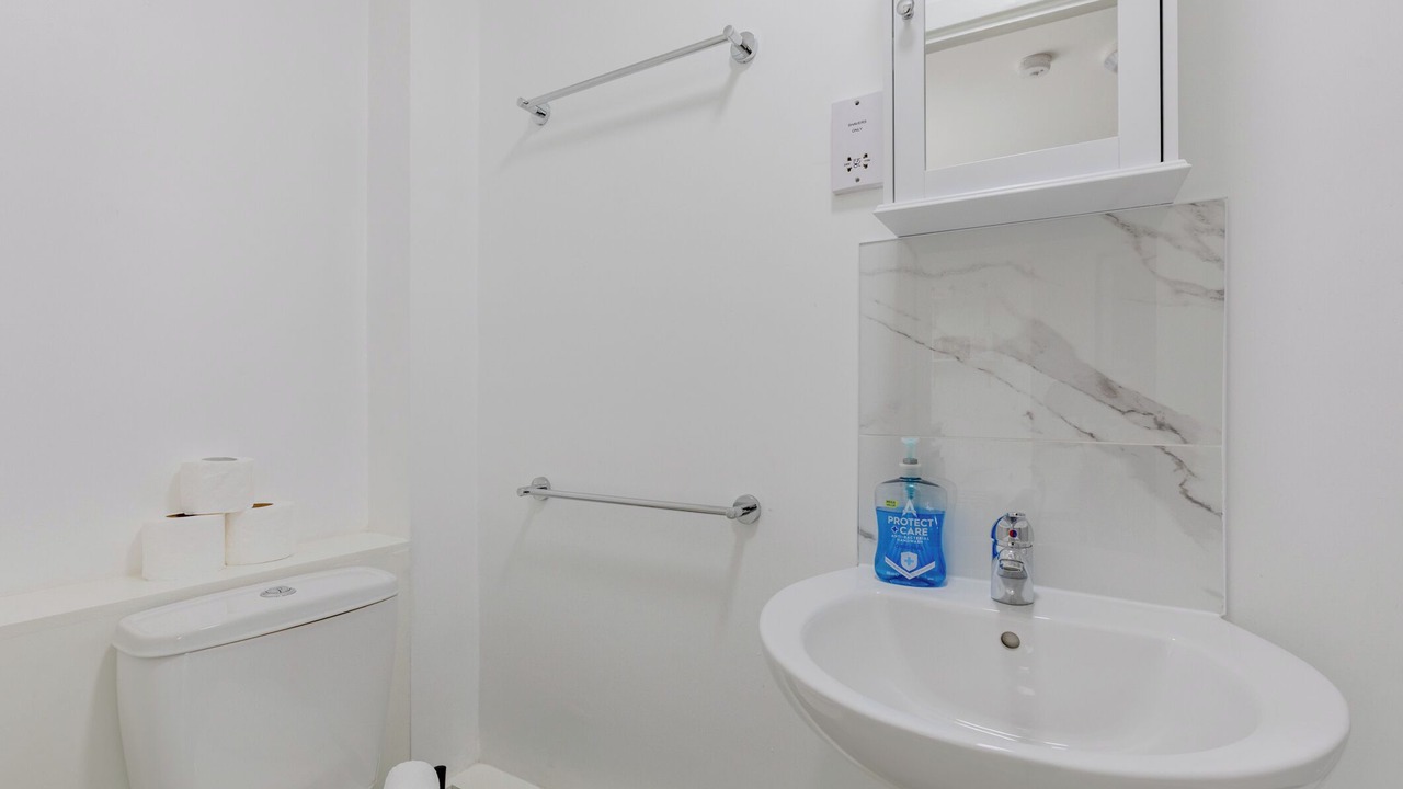 Photo of Bathroom in Wapping