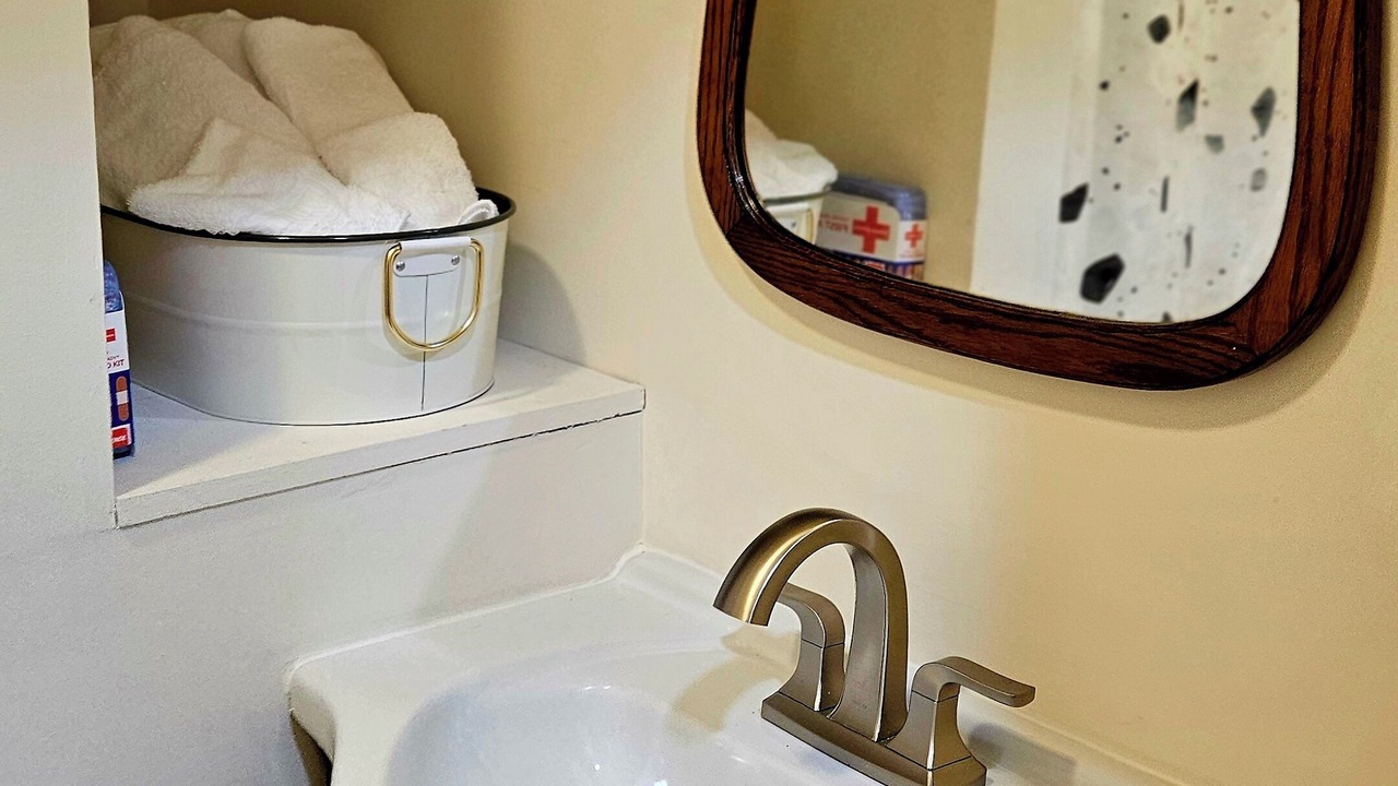 Photo of Bathroom in Swan Lake