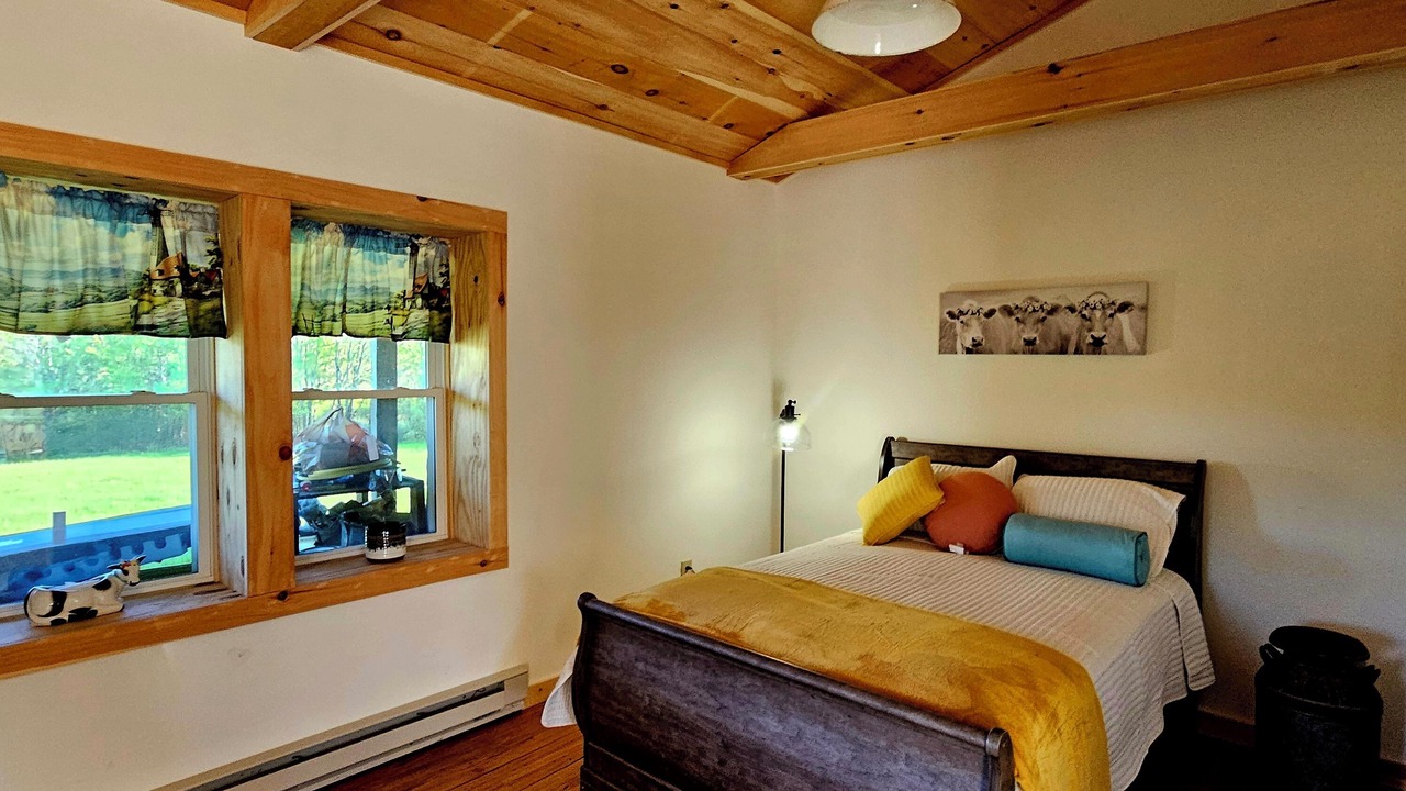 Photo of Bedroom in Swan Lake