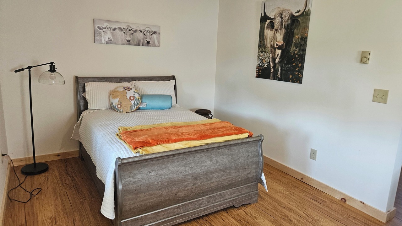 Photo of Bedroom in Swan Lake