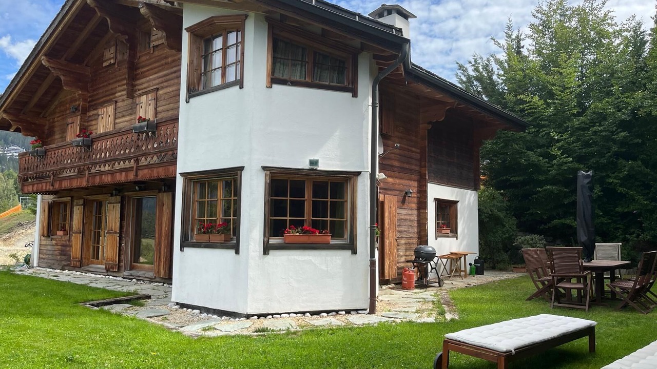 Photo of Outdoor in Lens