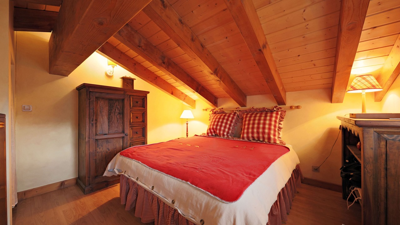 Photo of Bedroom in Lens